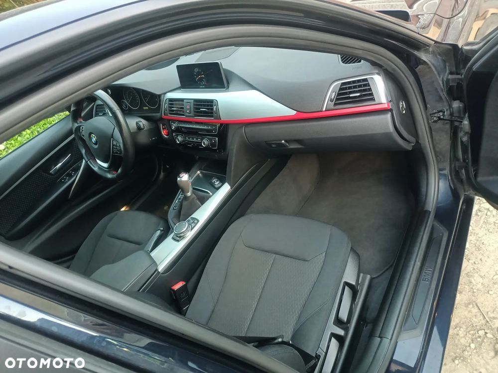 BMW Seria 3 320d Sport Line - 15