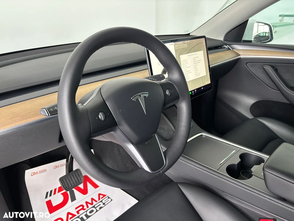 Tesla Model Y Long Range Dual Motor AWD - 13