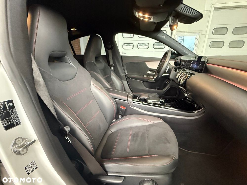 Mercedes-Benz CLA - 12