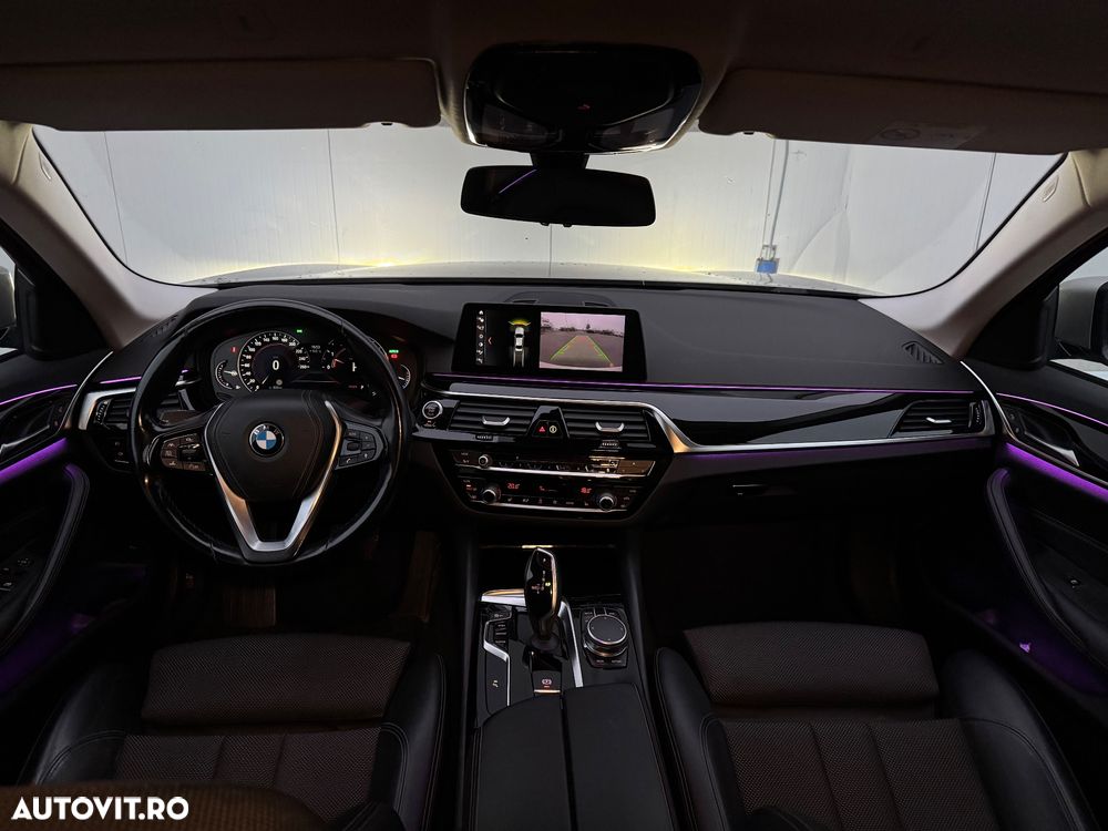 BMW Seria 5 530i Aut. Sport Line - 24