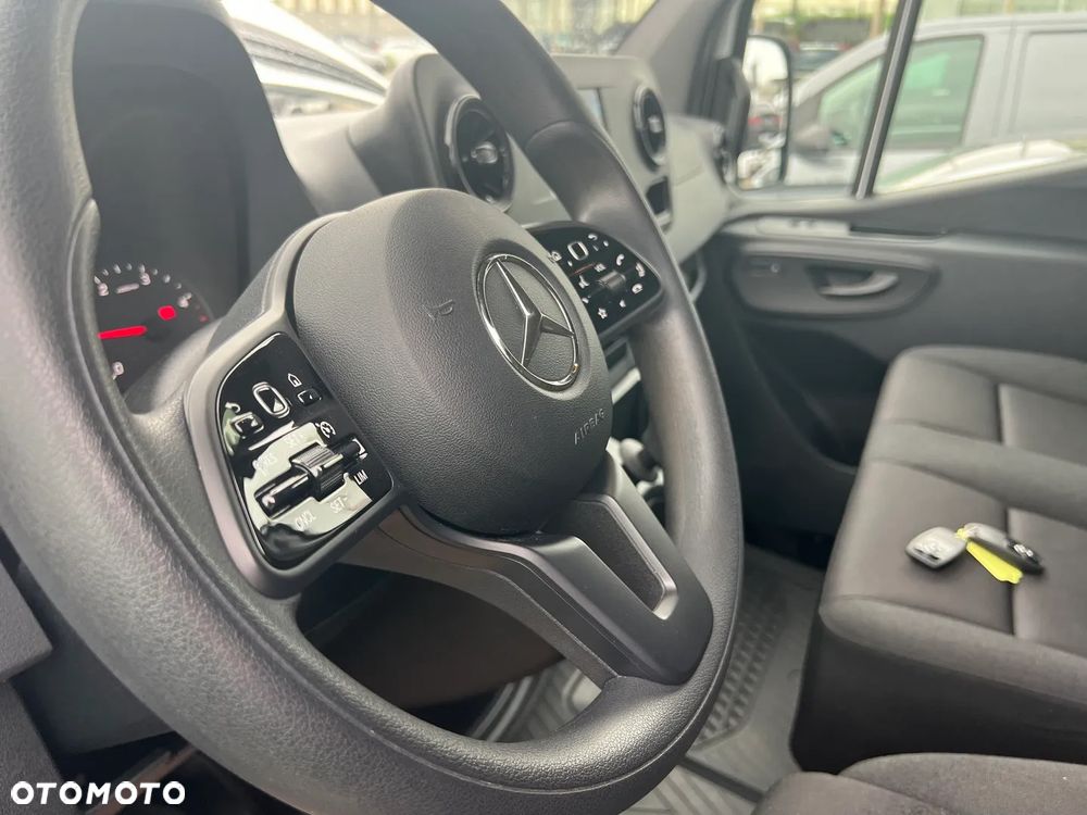 Mercedes-Benz Sprinter - 27