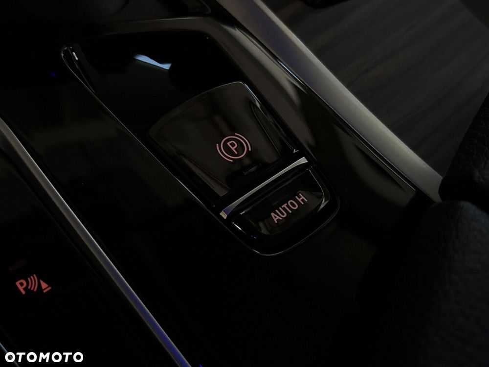 BMW Seria 5 520d mHEV - 38