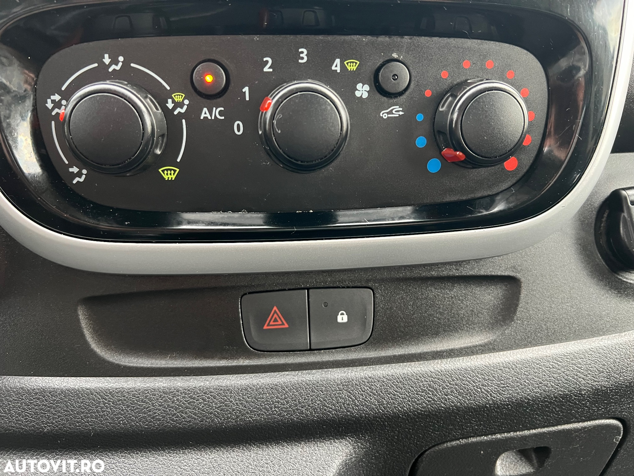 Renault TRAFIC - 13