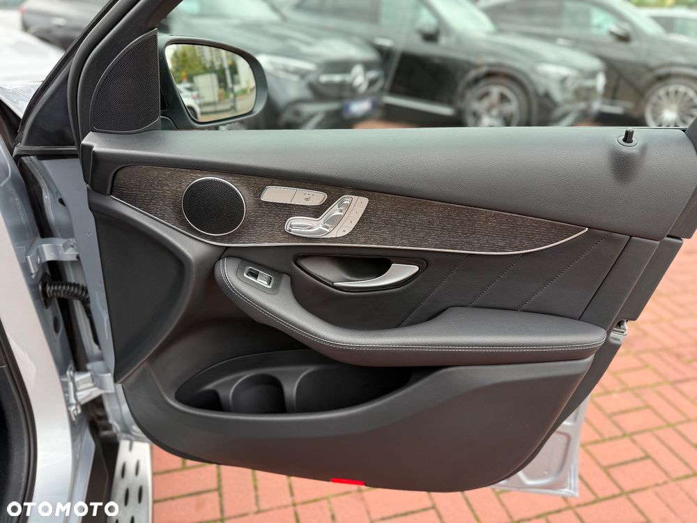 Mercedes-Benz GLC 220 d 4Matic 9G-TRONIC AMG Line Plus - 25