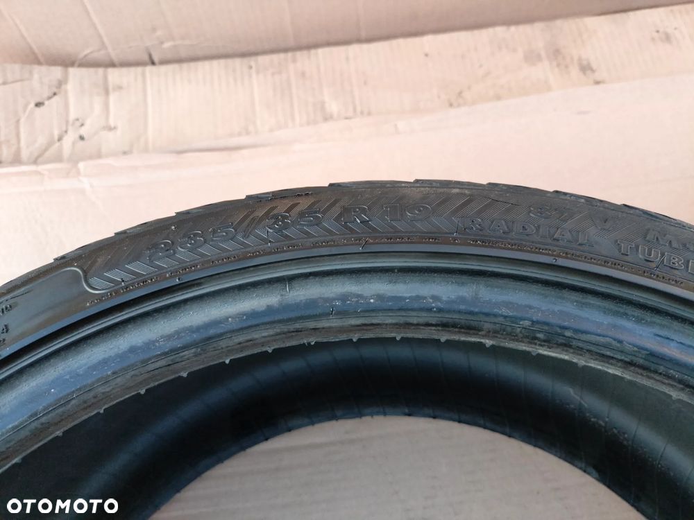 OPONY ZIMOWE NOKIAN WR 235 35 R19 87V NO - 9
