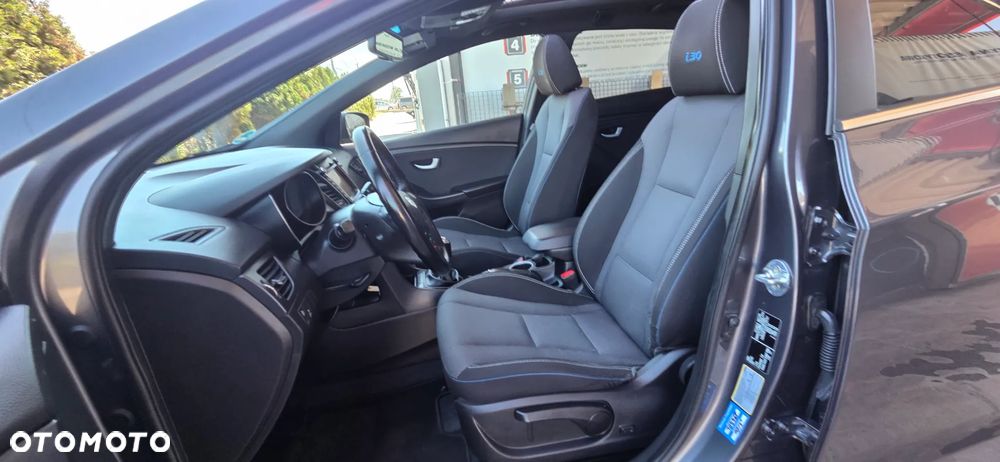 Hyundai i30 blue Kombi 1.6 GDi YES Gold - 31