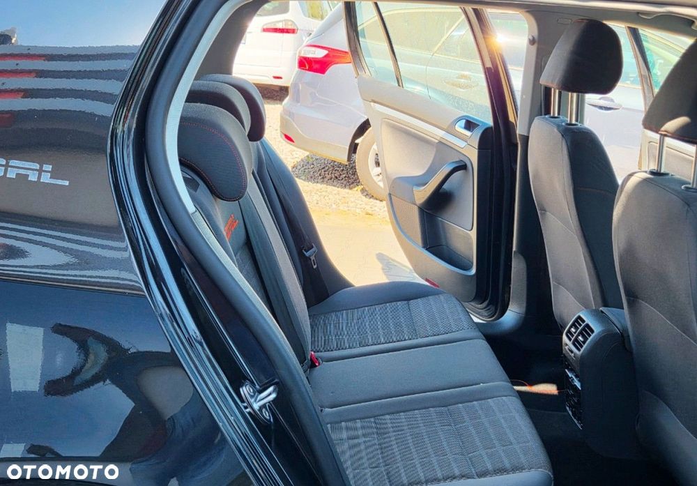 Volkswagen Golf - 27