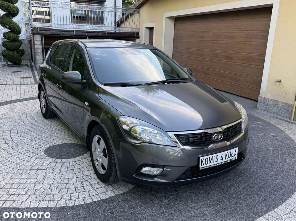Kia Ceed - 1