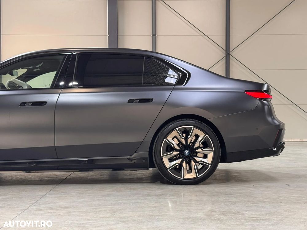 BMW M7 M760e xDrive AT PHEV - 3