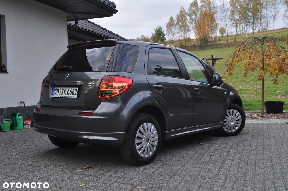 Suzuki SX4 1.6 Comfort Plus - 10