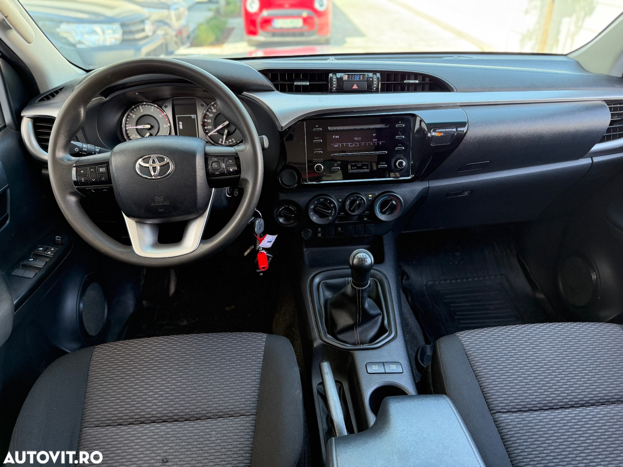 Toyota Hilux 2.4D 150CP 4x4 Double Cab 6MT Style - 4