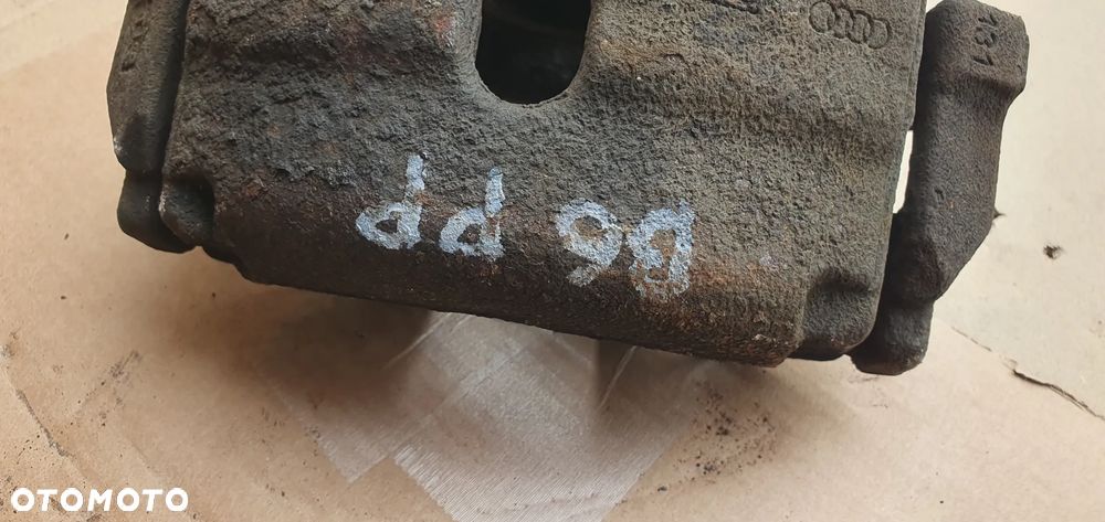 Zacisk hamulcowy prawy przód VW Passat B6 - 8