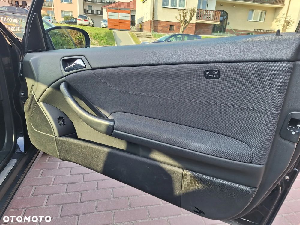 Mercedes-Benz Klasa C 180 Kompressor Sport Edition - 28