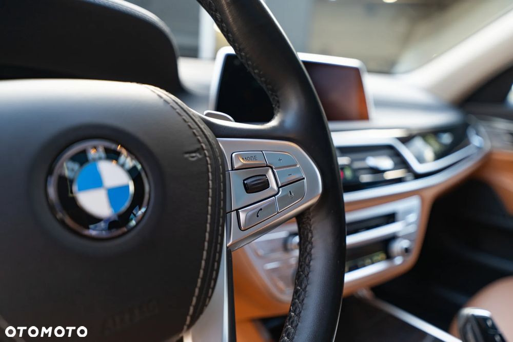 BMW Seria 7 740d xDrive - 34