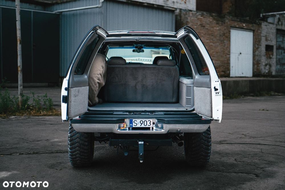 Chevrolet Suburban - 8