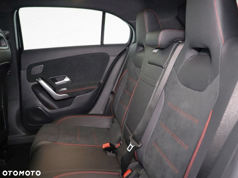Mercedes-Benz Klasa A 220 4-Matic AMG Line 8G-DCT - 13