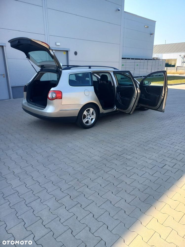 Volkswagen Passat 1.9 TDI DPF BlueMotion - 19