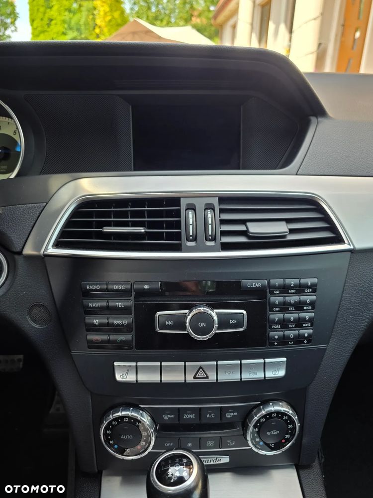 Mercedes-Benz Klasa C 180 BlueEFFICIENCY Avantgarde - 29
