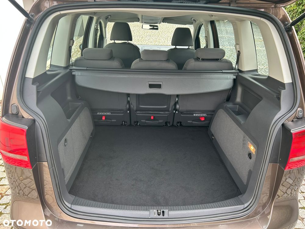 Volkswagen Touran 1.6 TDI DPF BlueMotion Technology DSG Highline - 10