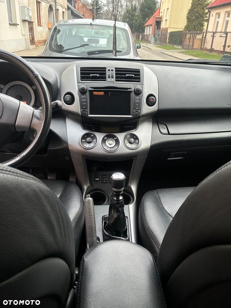 Toyota RAV4 2.2 D-4D Premium - 14