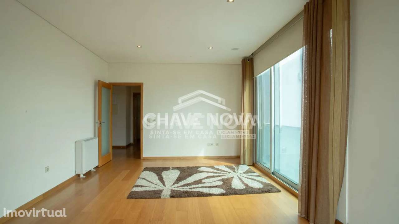 Apartamento T2 c/ Garagem Box em Santa Marinha (Gaiashopping) - Grande imagem: 4/27