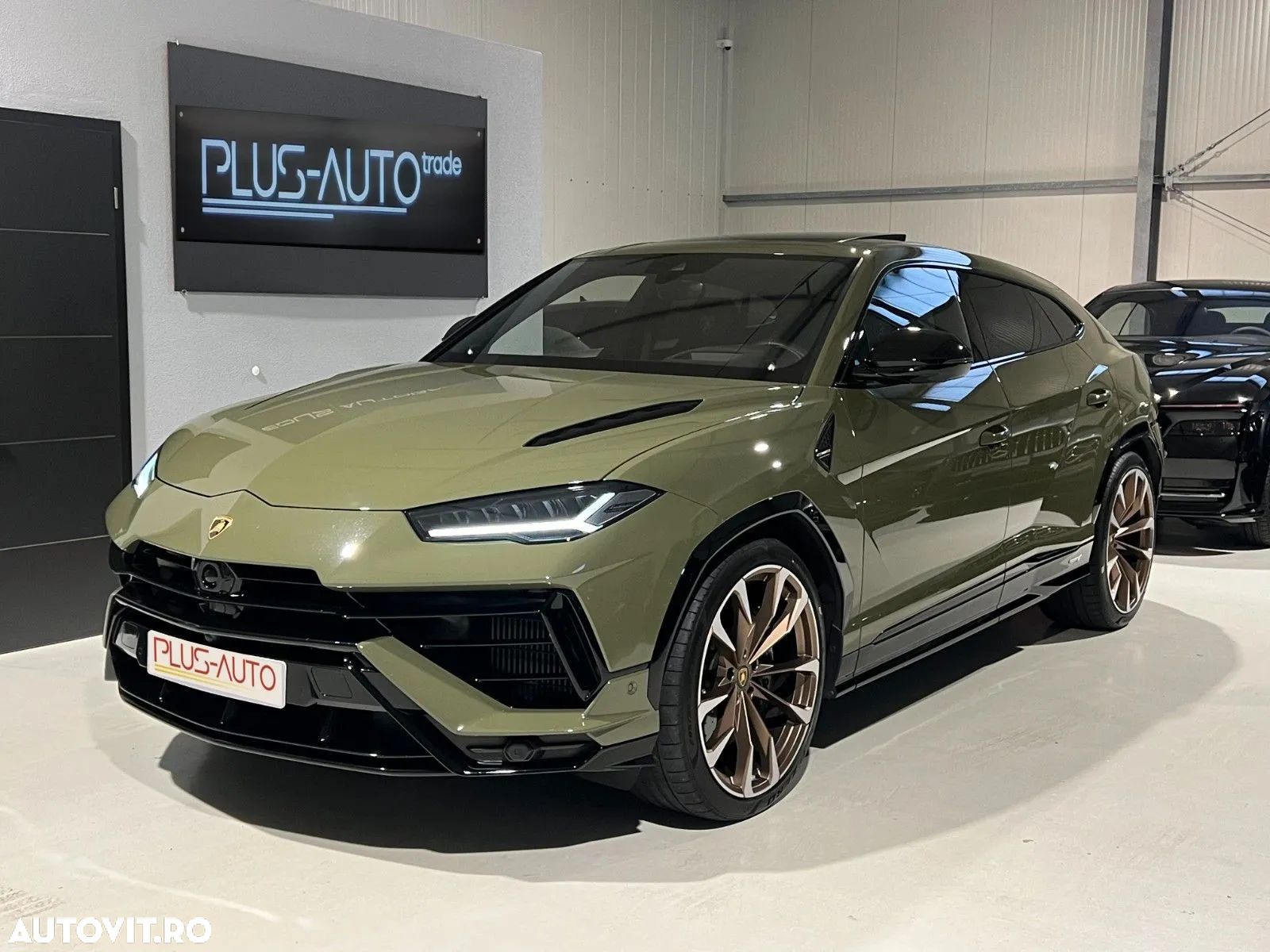 Lamborghini URUS Standard - 1