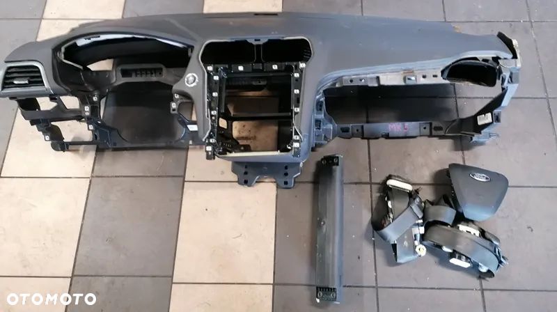 FORD MONDEO MK5 15r DESKA ROZDZIELCZA PASY