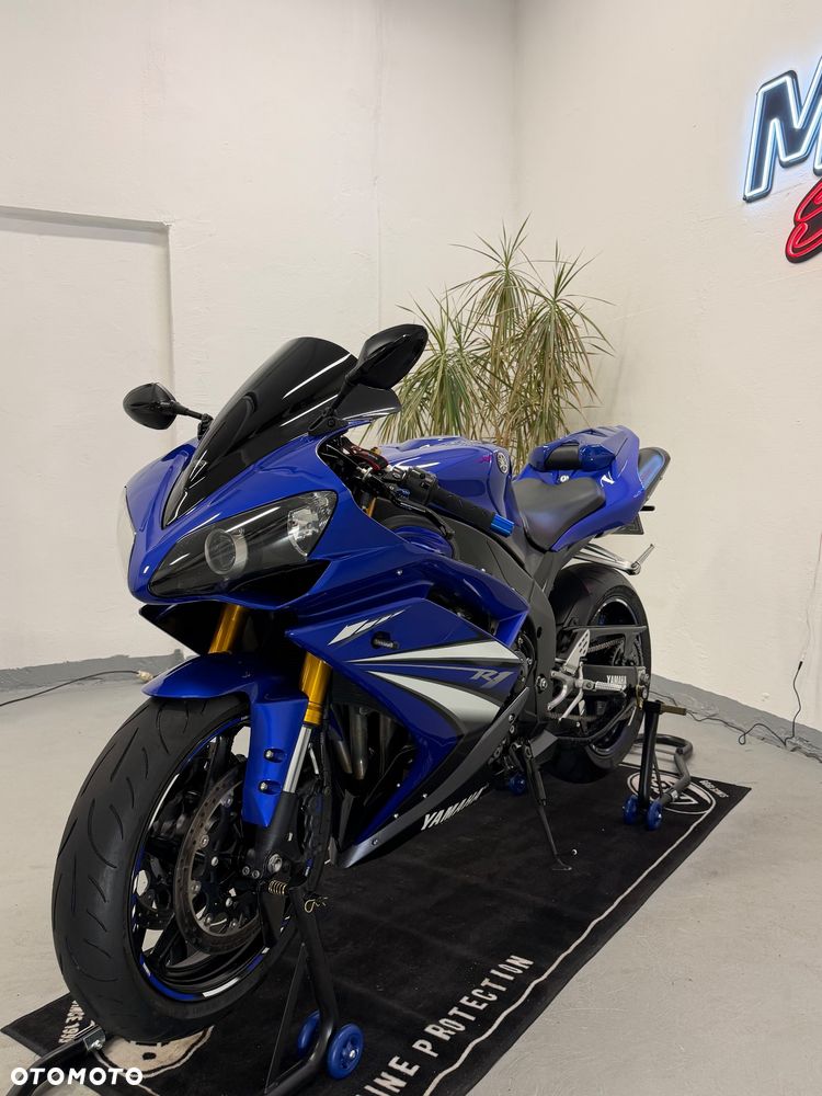Yamaha R1 - 4