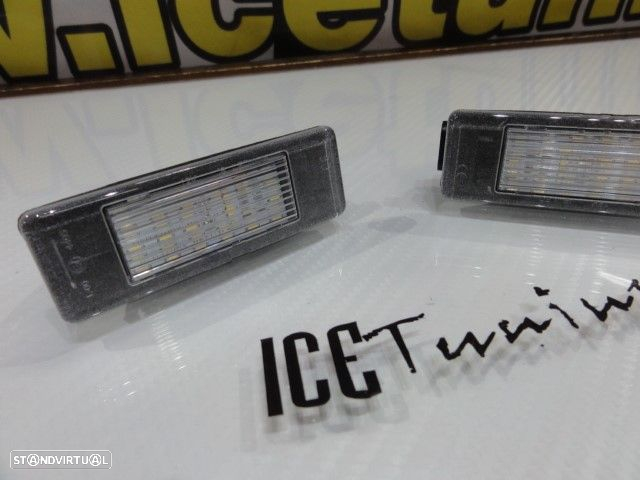Suporte De Lâmpada De Matricula Com Led Branco Peugeot 106, 1007, 207, 308, 406, 407, 508, 607, 806, 4008, 5008, RCZ, Expert308 CC, 2008, 3008, Citroen Berlingo, C2, C3, C3 Pluriel, C4, C5, C6, C8 - 4
