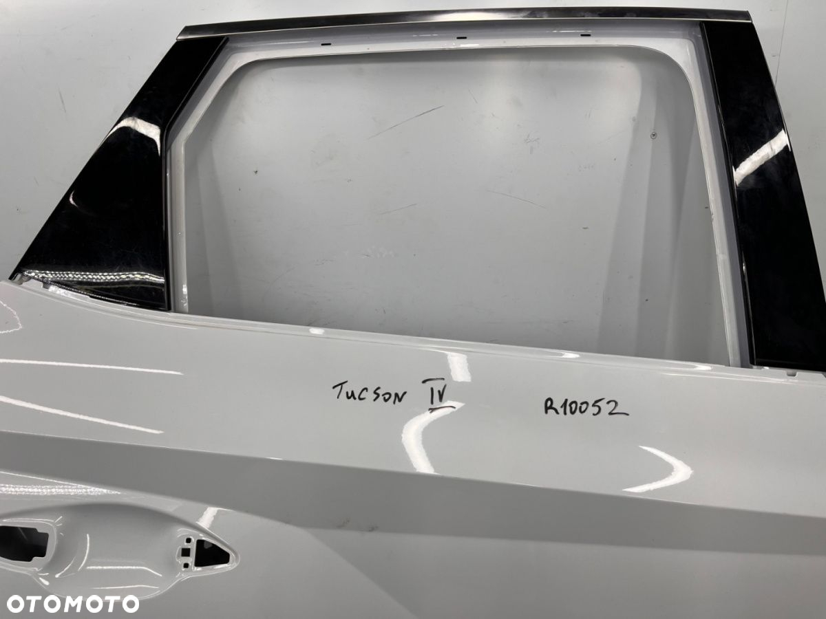 Drzwi Hyundai Tucson 4 IV tylne prawe + listwa rant ramka szyby 2020- - 2
