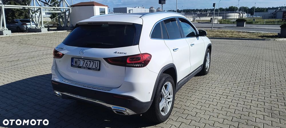 Mercedes-Benz GLA 250 4Matic 8G-DCT - 4