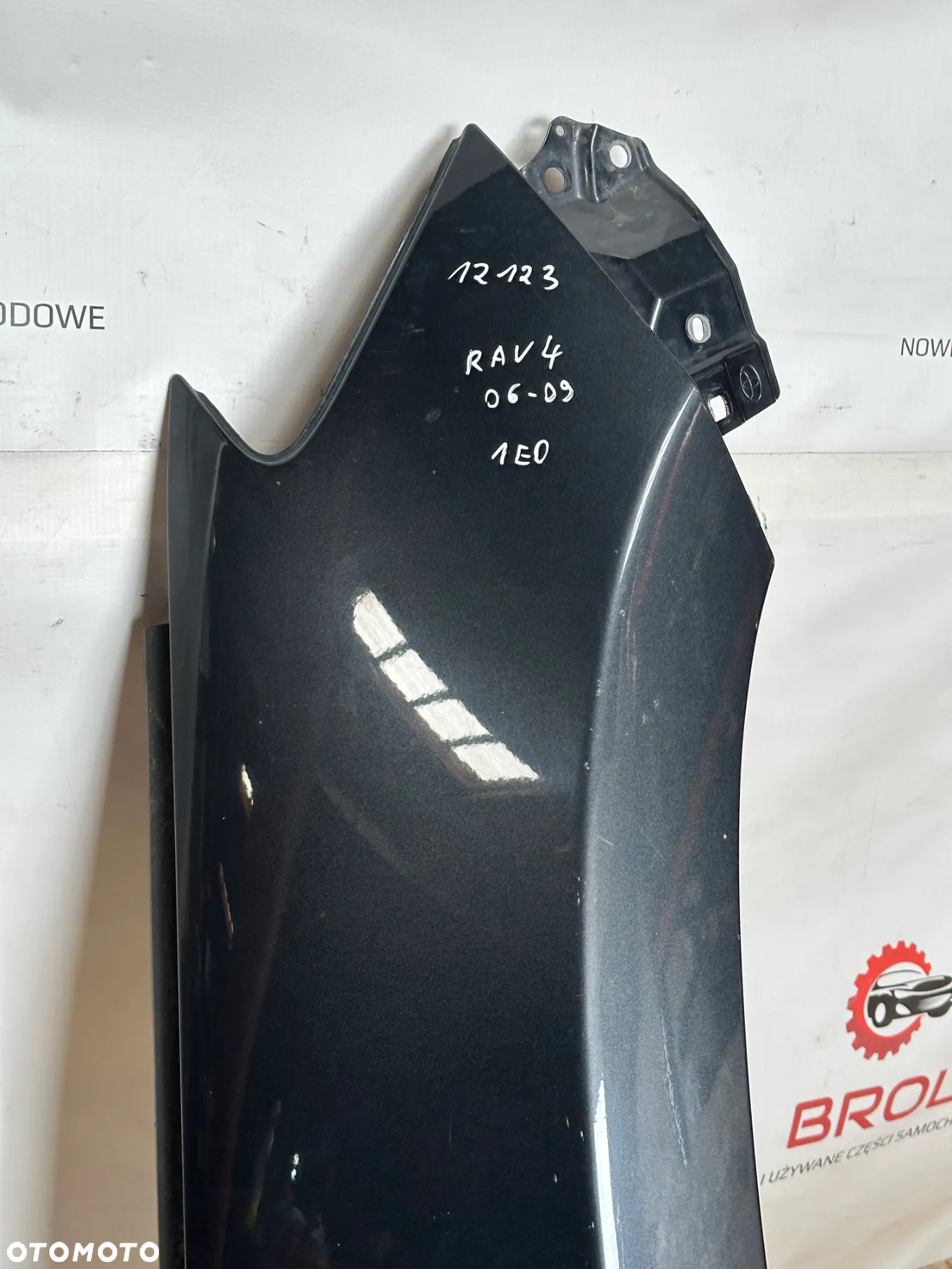 BŁOTNIK PRZEDNI PRAWY TOYOTA RAV4 06-09  1E0 - 2