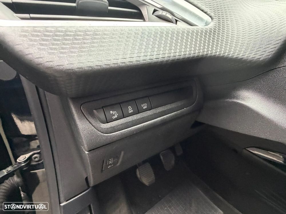 Peugeot 2008 1.2 PureTech Allure - 26