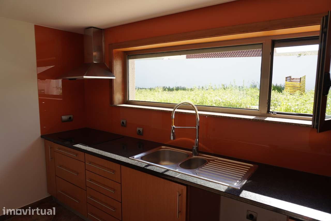 Moradia T3 isolada com jardim e garagem - Grande imagem: 5/21