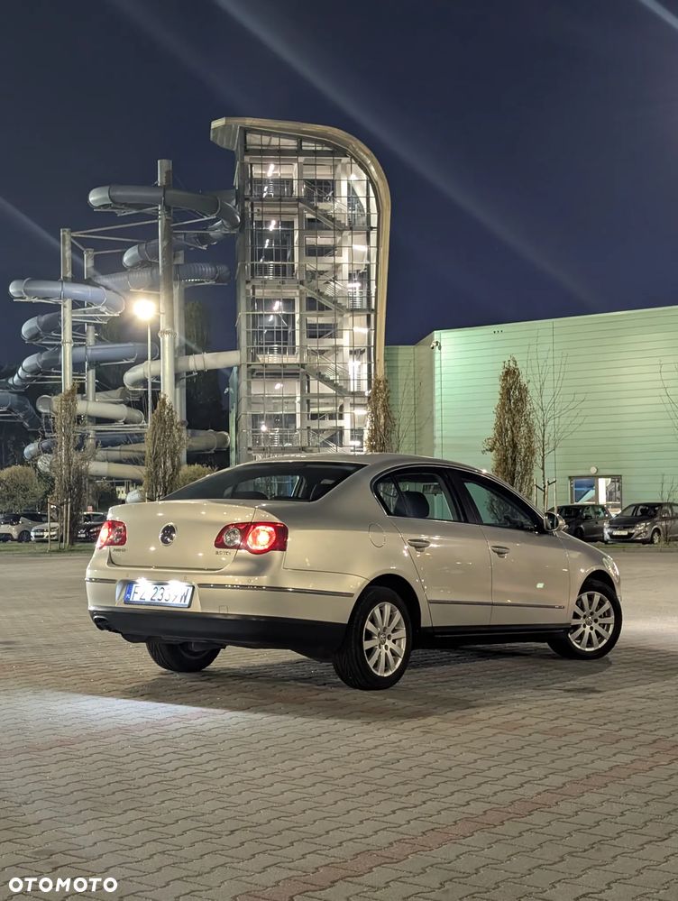 Volkswagen Passat 2.0 TDI DPF Comfortline - 3
