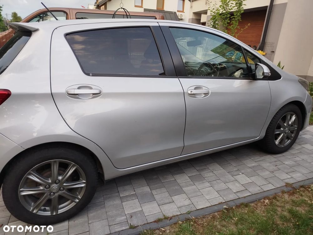 Toyota Yaris 2013 photo 3