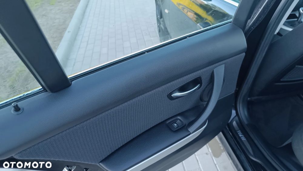 BMW Seria 3 330d DPF Edition Sport - 17