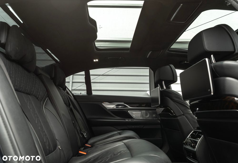 BMW Seria 7 740Li xDrive - 31