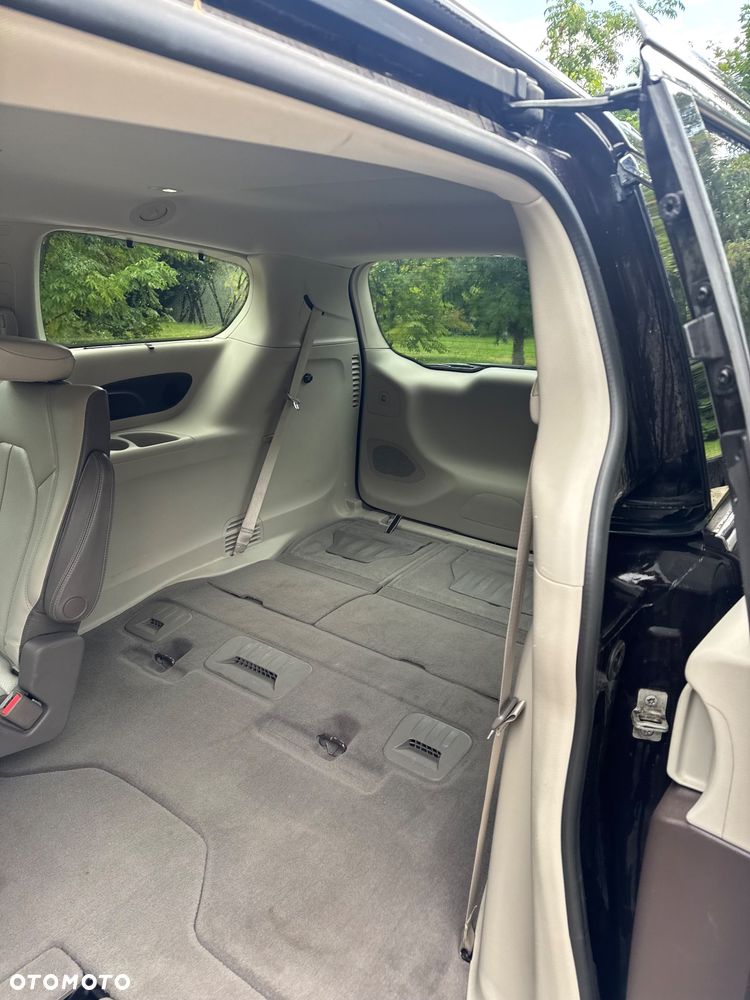 Chrysler Pacifica - 12
