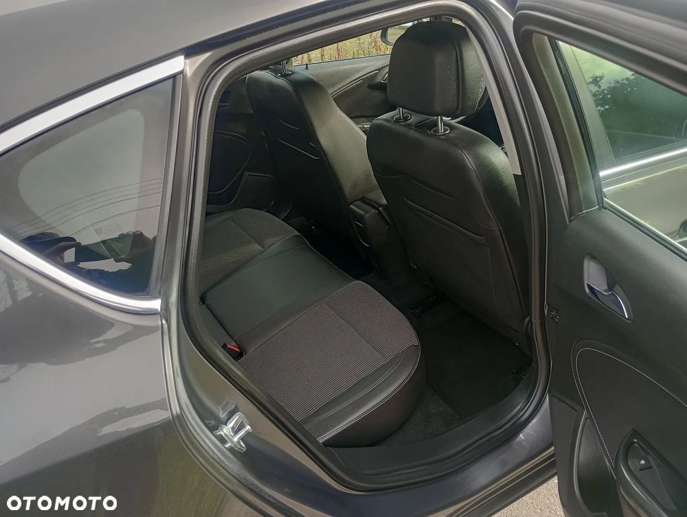 Opel Astra 1.4 Turbo Cosmo - 28