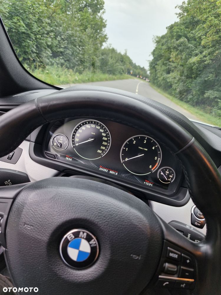 BMW Seria 5 525d - 13