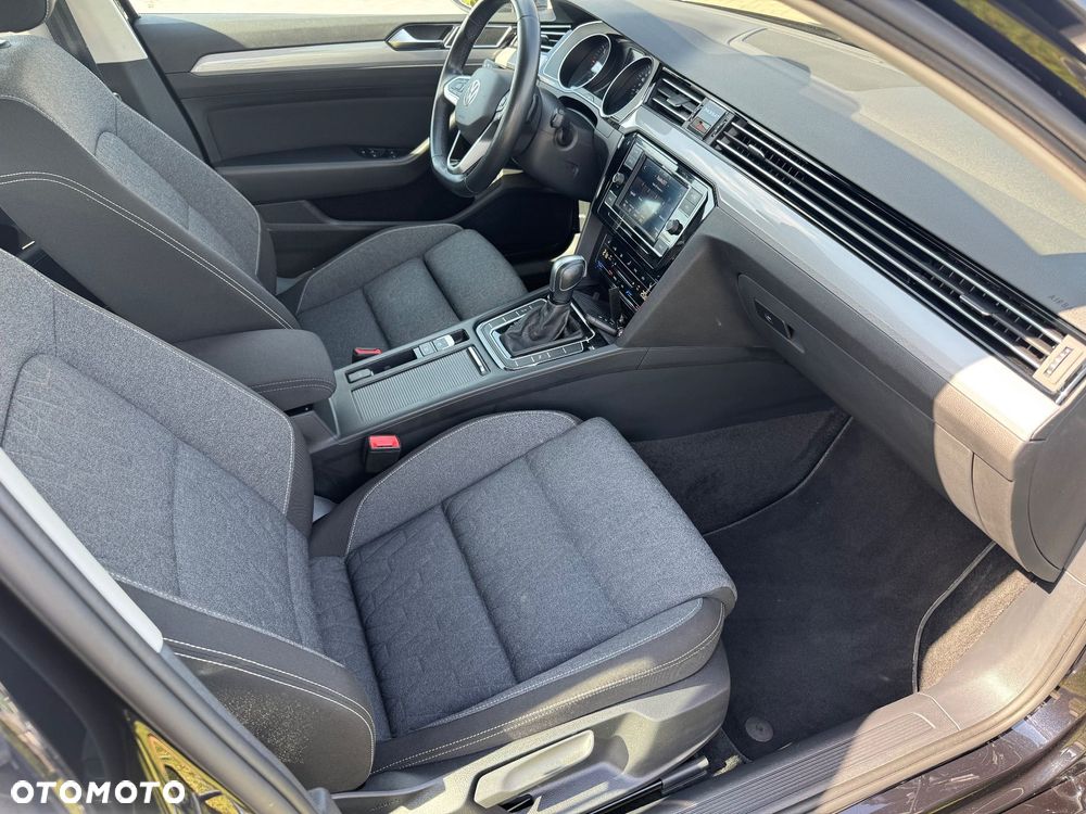 Volkswagen Passat - 11