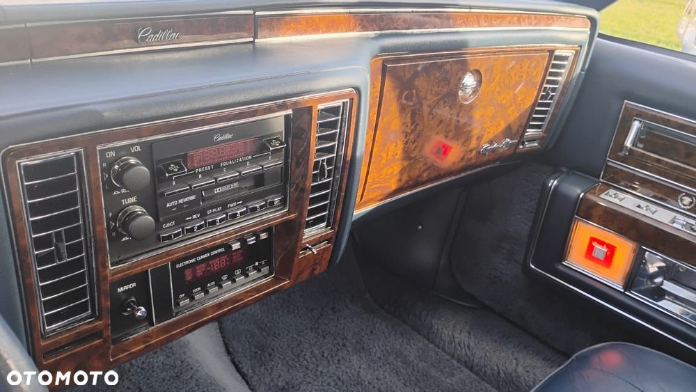 Cadillac Brougham - 19