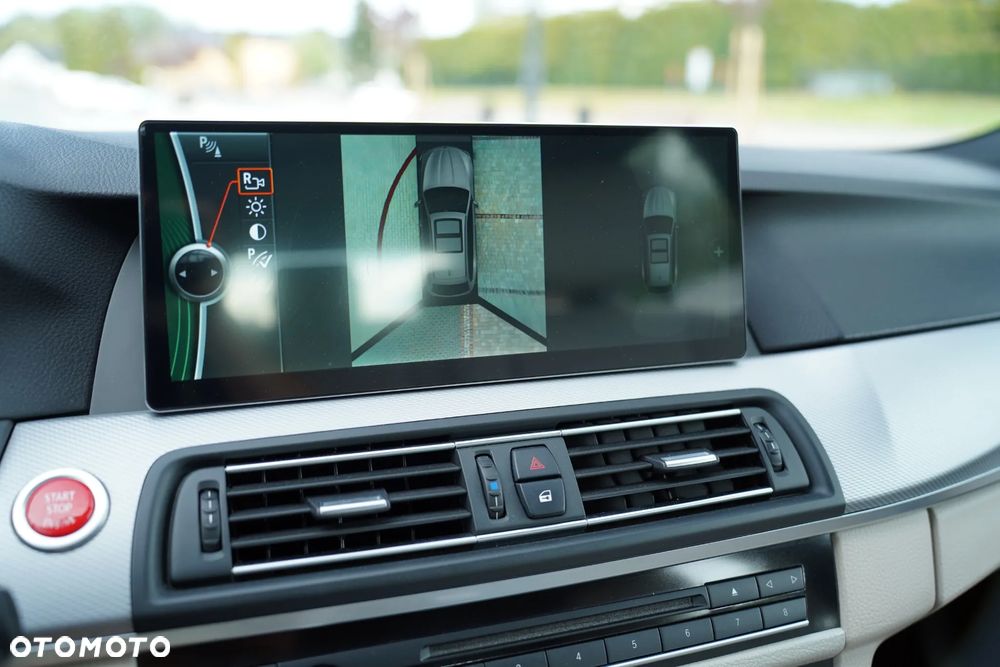 BMW Seria 5 528i Sport-Aut - 33