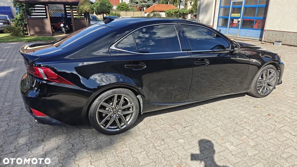 Lexus IS - 4