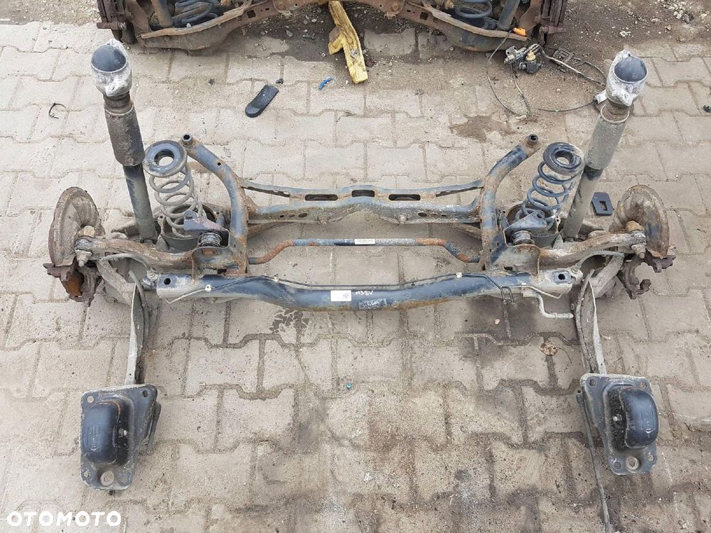 AUDI A3 8V 13-19r BELKA ZAWIESZENIA TYŁ TYLNA - 1