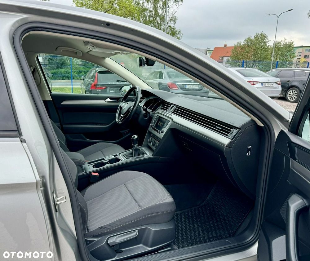 Volkswagen Passat 2.0 TDI (BlueMotion Technology) Comfortline - 13