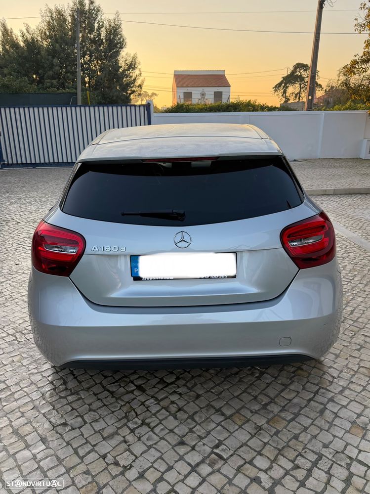 Mercedes-Benz A 180 CDI (BlueEFFICIENCY) - 8