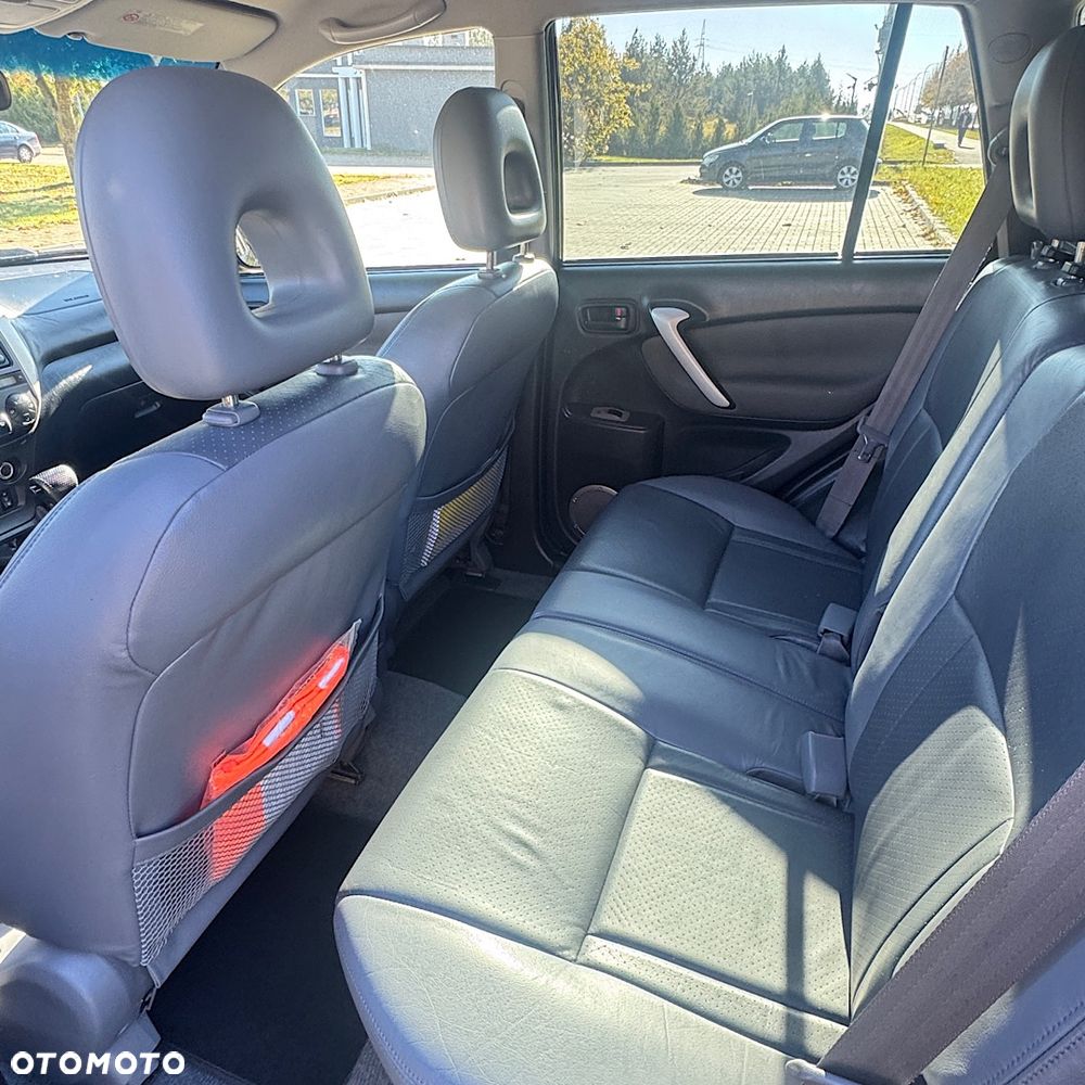 Toyota RAV4 2.0 VVT-i 4x4 - 4