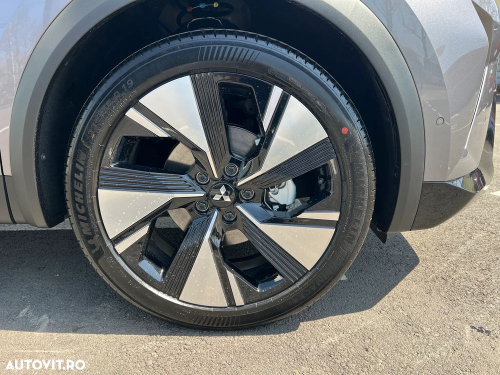 Mitsubishi Grandis - 12